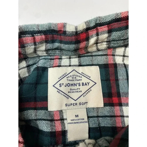St Johns Bay Button Up Flannel Shirt Men’s Size Medium Plaid Green Red Christmas - Picture 3 of 6